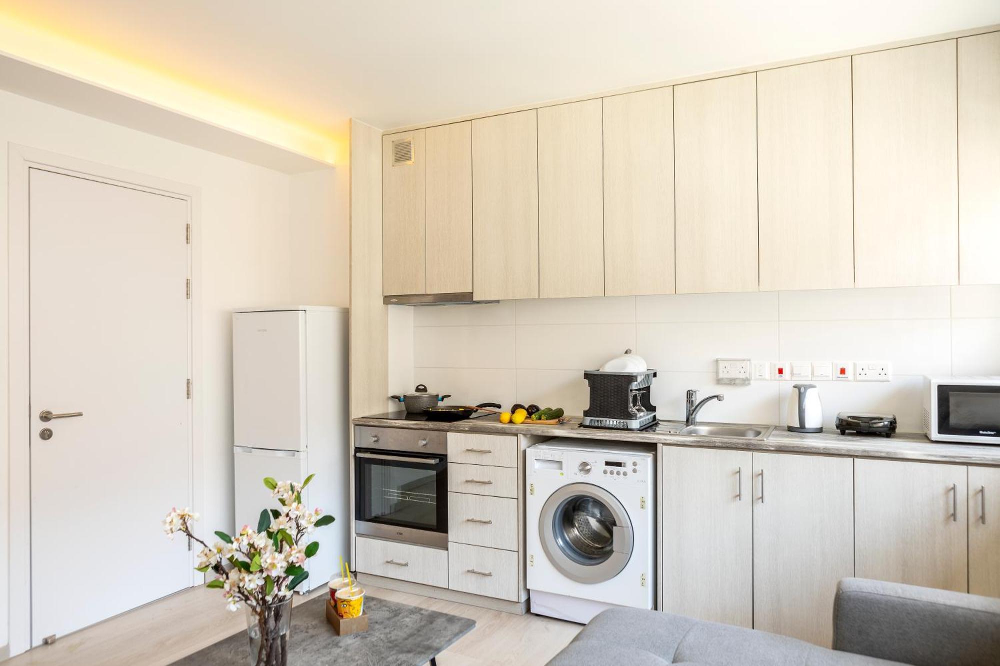 C-Premium Apts 100M From Beach And City Centre Ларнака Экстерьер фото