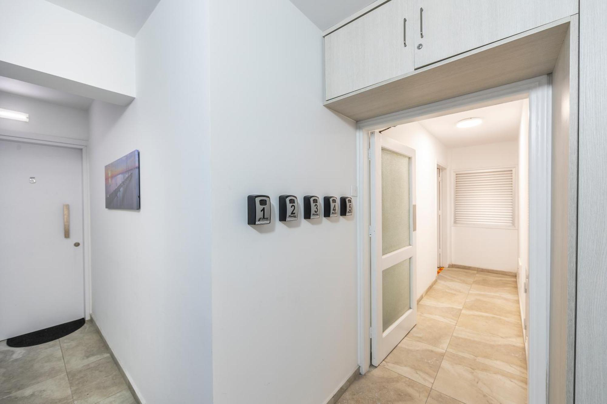 C-Premium Apts 100M From Beach And City Centre Ларнака Экстерьер фото
